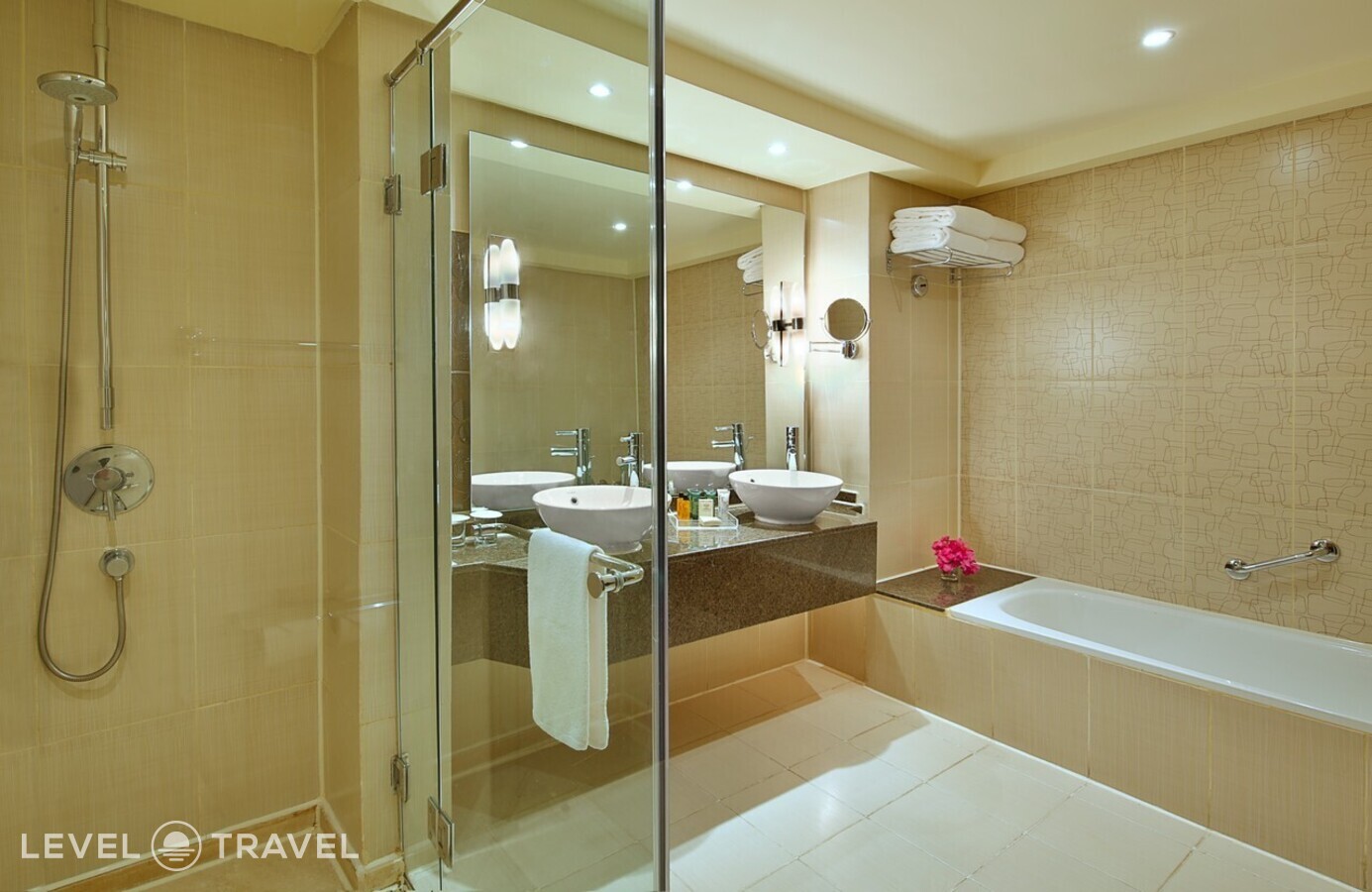 фотографии номера Семейный делюкс с видом на бассейн отеля Doubletree By Hilton Sharm El Sheikh - Sharm Bay в Египет(Уайт Найт) - фото №3