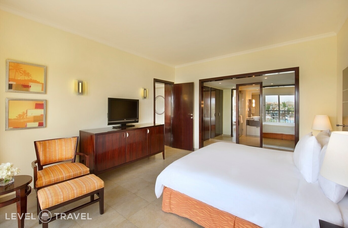 фотографии номера Семейный делюкс с видом на бассейн отеля Doubletree By Hilton Sharm El Sheikh - Sharm Bay в Египет(Уайт Найт) - фото №2