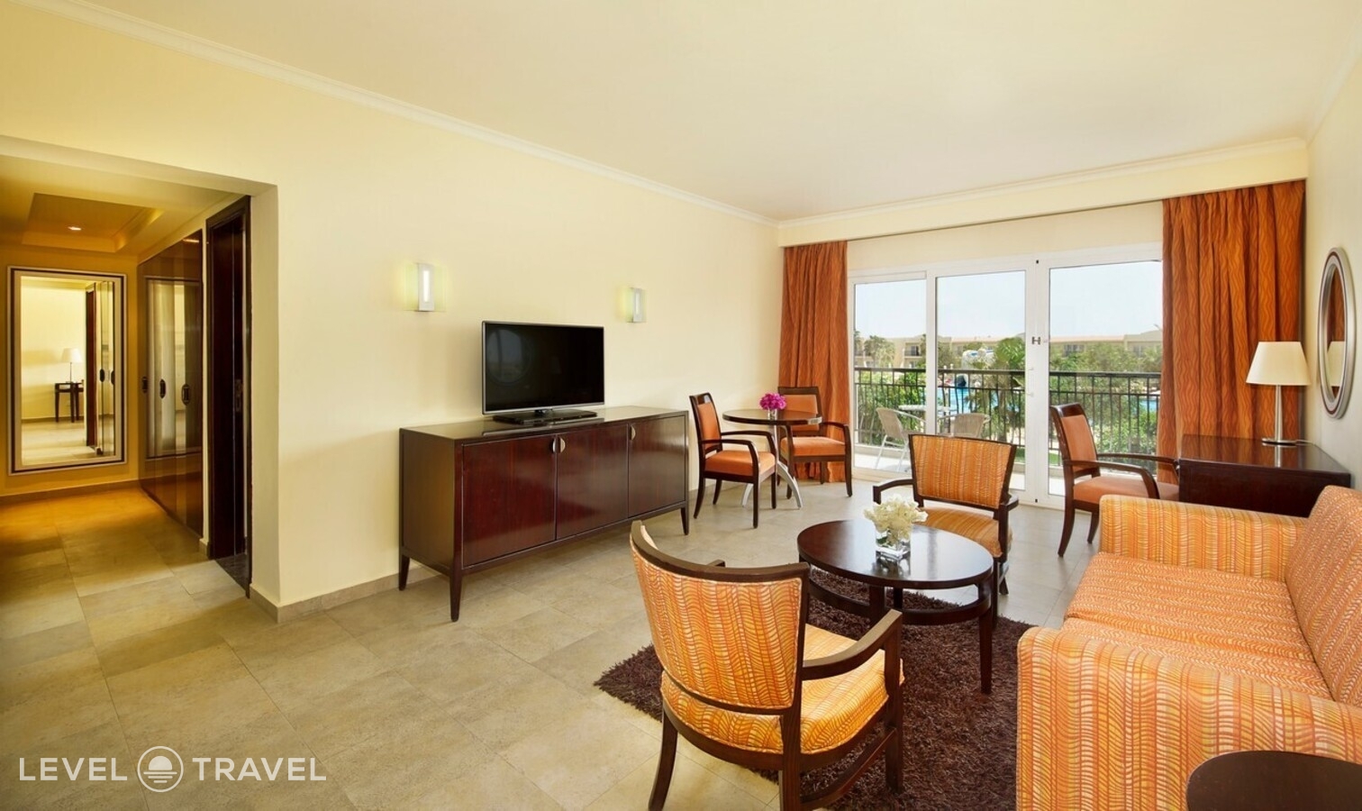 фотографии номера Семейный делюкс с видом на бассейн отеля Doubletree By Hilton Sharm El Sheikh - Sharm Bay в Египет(Уайт Найт) - фото №1