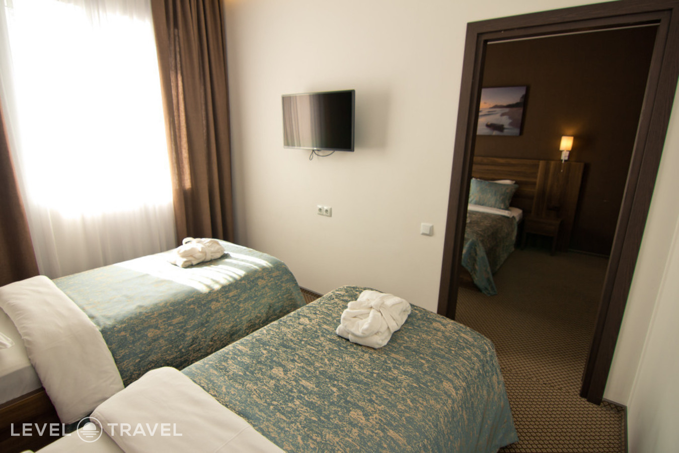 фотографии номера Семейный номер Standard с балконом и с видом на море отеля Sky Inn Batumi в Грузия(Батуми) - фото №18