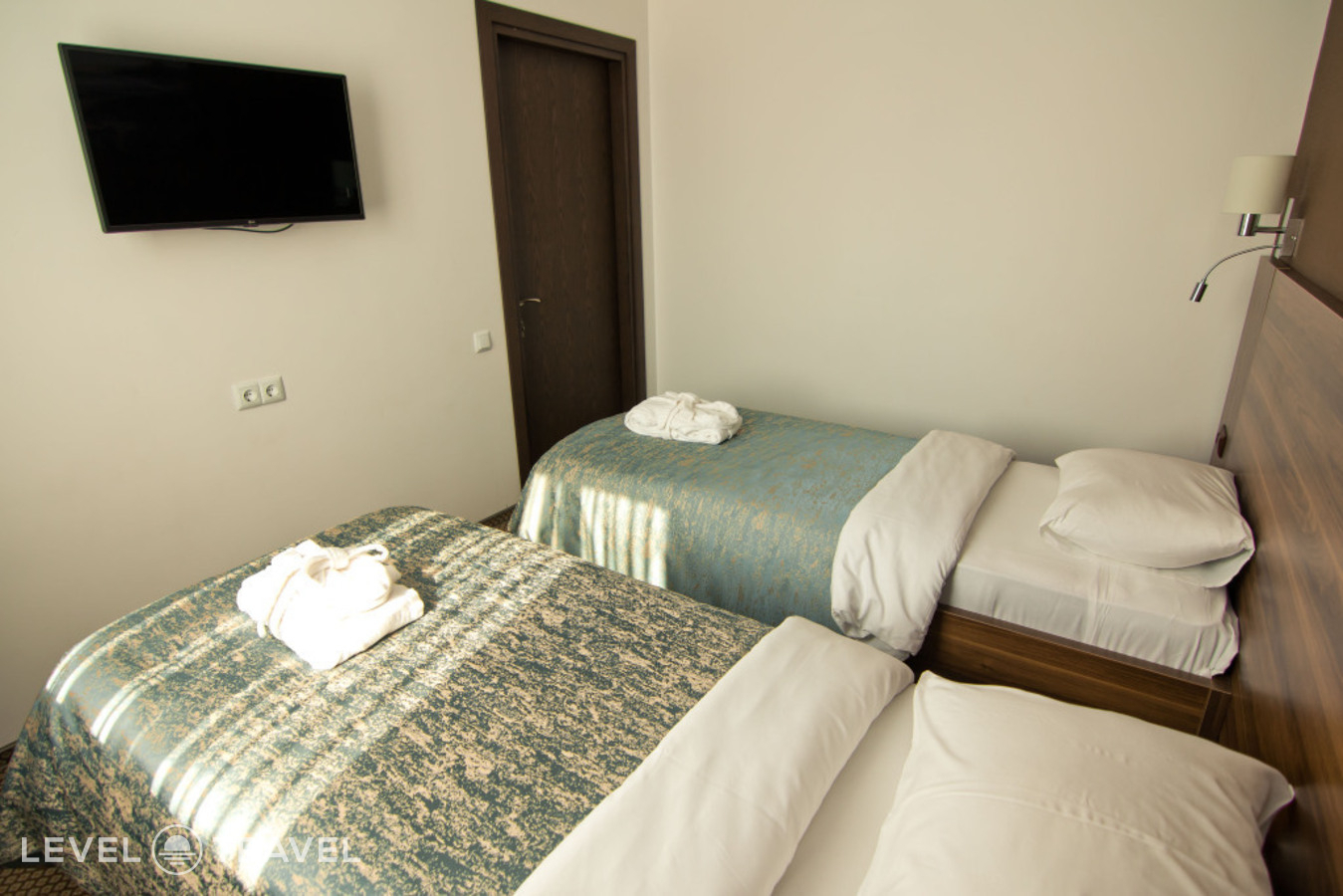 фотографии номера Семейный номер Standard с балконом и с видом на море отеля Sky Inn Batumi в Грузия(Батуми) - фото №19