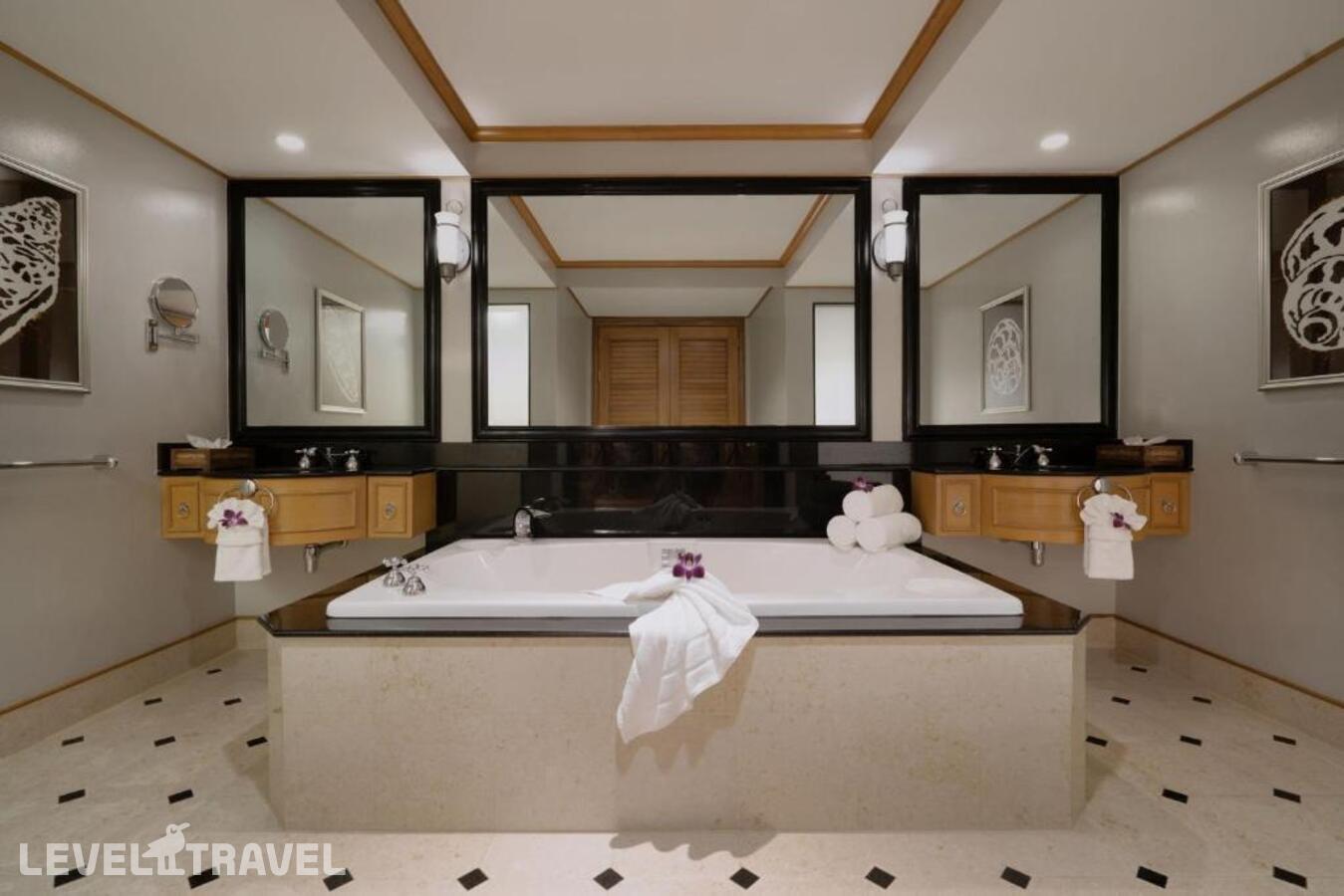 фотографии номера Апартаменты с 2 комнатами с балконом и с видом на сад отеля Marriott's Phuket Beach Club в Таиланд(Май Као Бич) - фото №8
