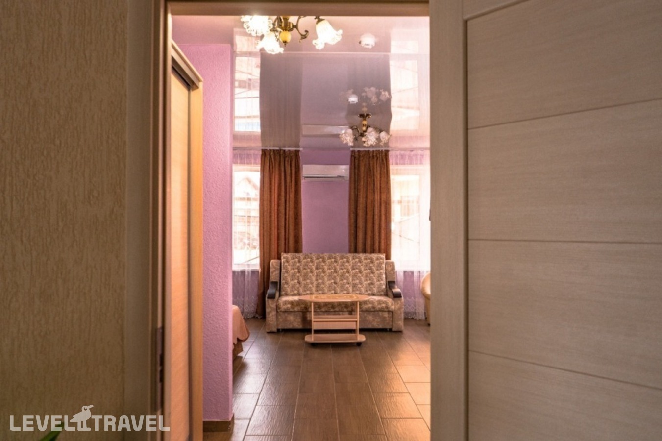 фотографии номера Пятиместный семейный номер Standard с балконом отеля Golden Sunrise Hotel в Россия(Лермонтово) - фото №1