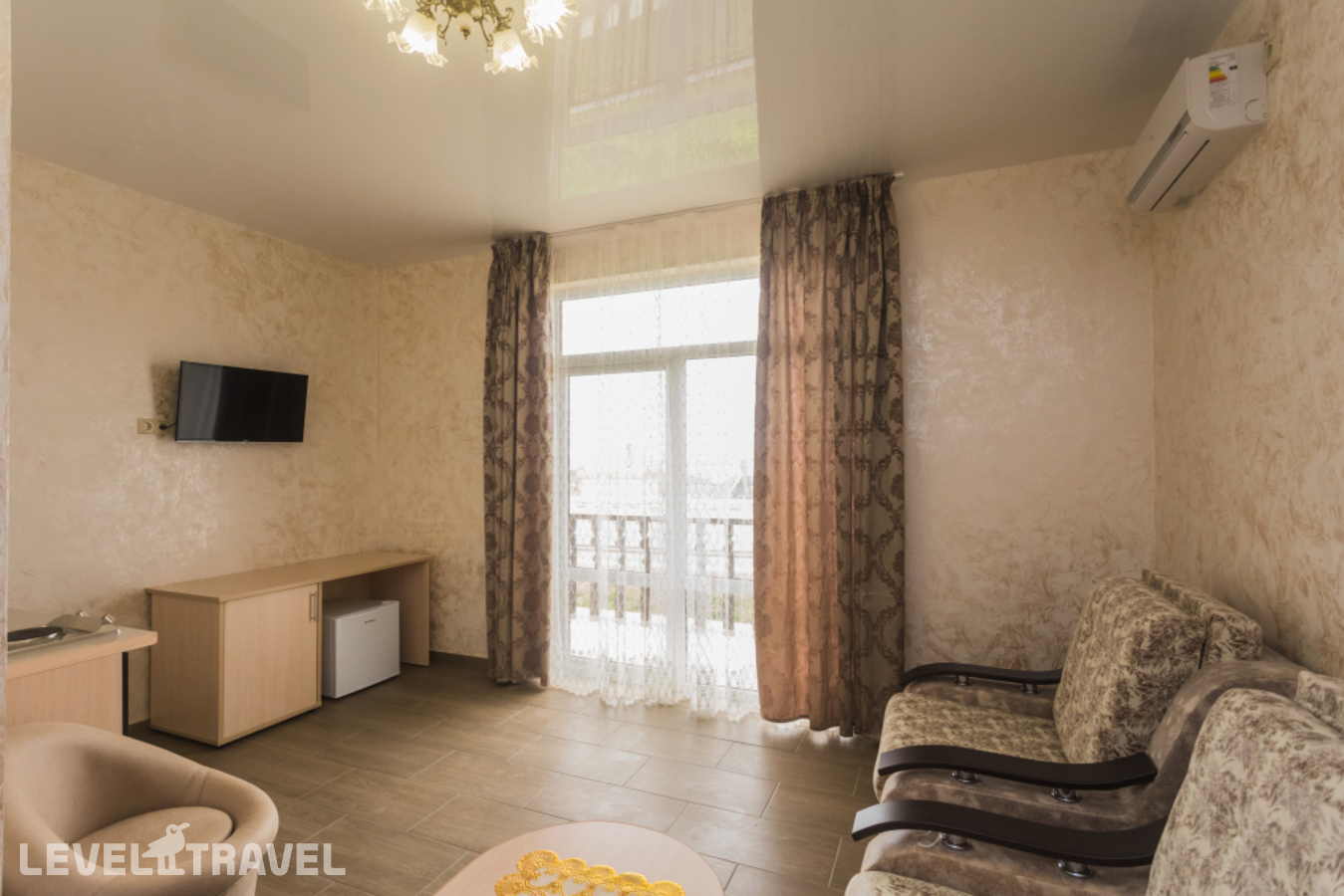 фотографии номера Люкс Premium с 2 комнатами с балконом и с видом на море отеля Golden Sunrise Hotel в Россия(Лермонтово) - фото №5