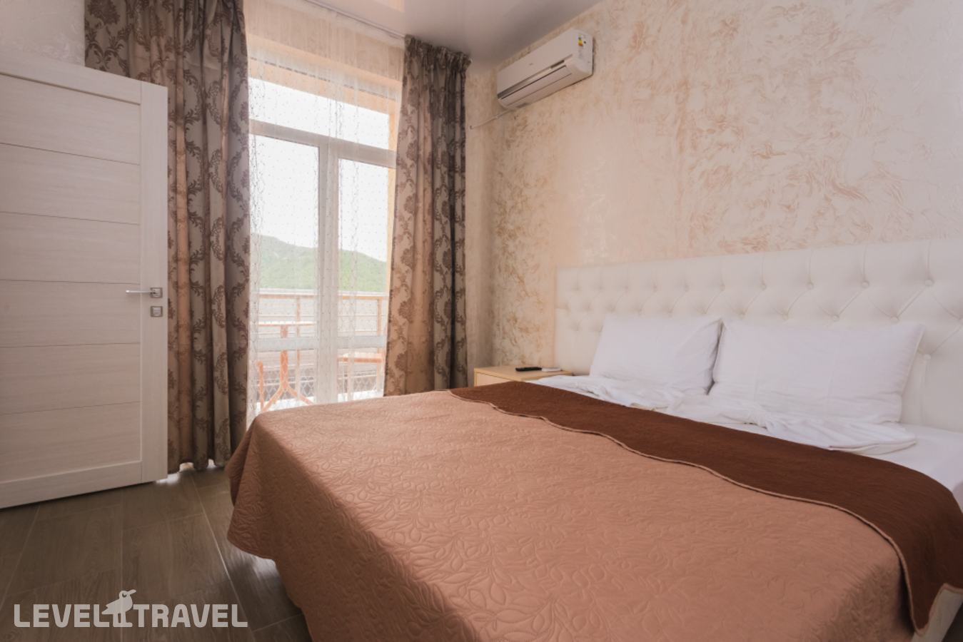 фотографии номера Люкс Premium с 2 комнатами с балконом и с видом на море отеля Golden Sunrise Hotel в Россия(Лермонтово) - фото №7