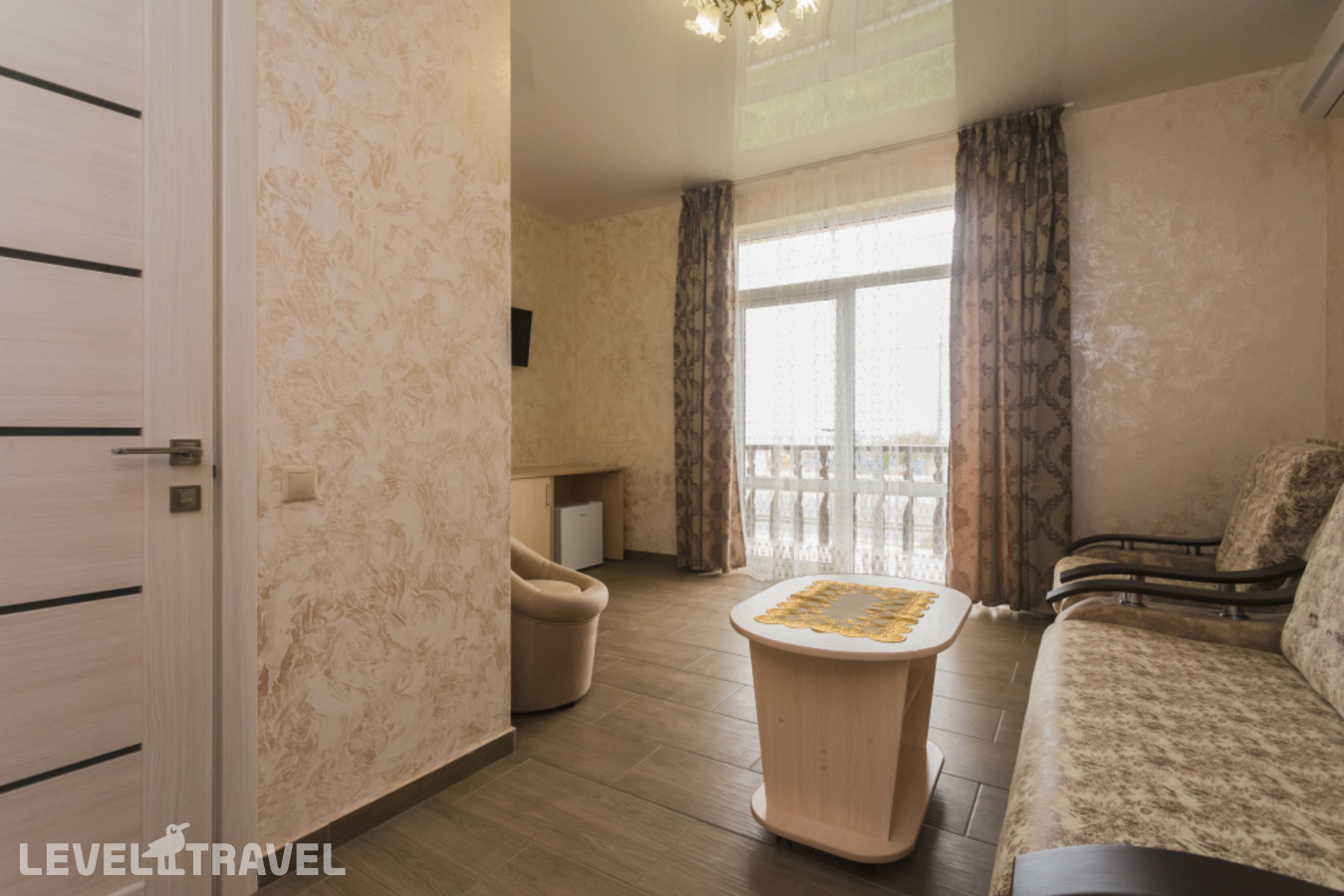 фотографии номера Люкс Premium с 2 комнатами с балконом и с видом на море отеля Golden Sunrise Hotel в Россия(Лермонтово) - фото №10