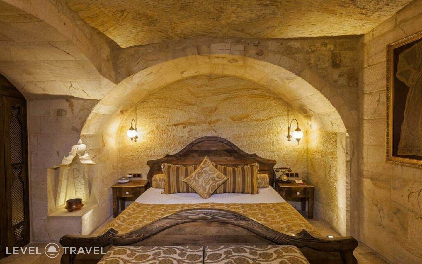 фотографии номера Двухместный номер Prime двуспальная кровать отеля Kayakapi Premium Caves Cappadocia Hotel в Турция(Ургюп) - фото №1