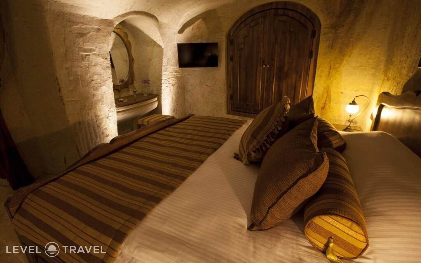 фотографии номера Двухместный номер Prime двуспальная кровать отеля Kayakapi Premium Caves Cappadocia Hotel в Турция(Ургюп) - фото №5
