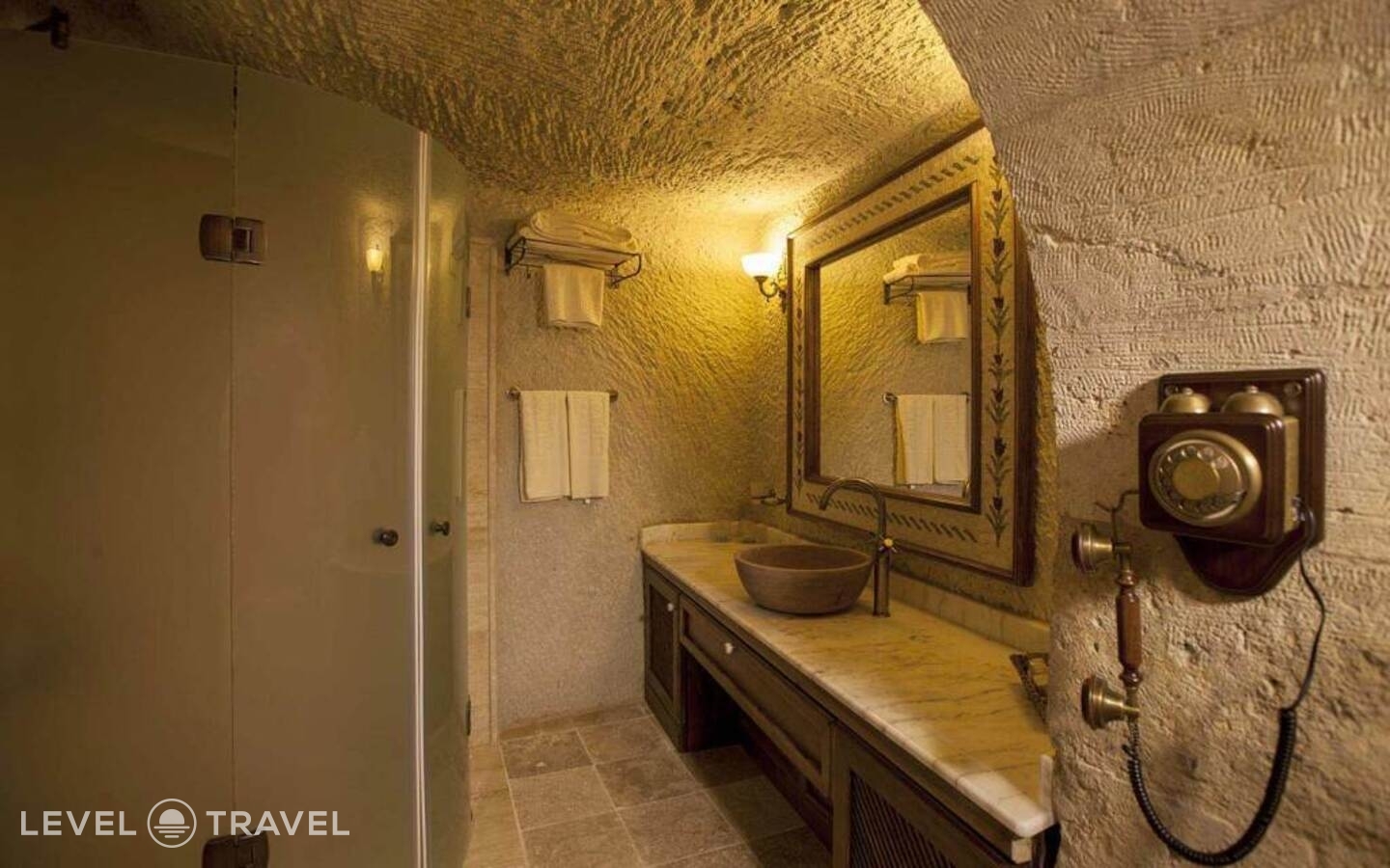 фотографии номера Двухместный номер Prime двуспальная кровать отеля Kayakapi Premium Caves Cappadocia Hotel в Турция(Ургюп) - фото №9