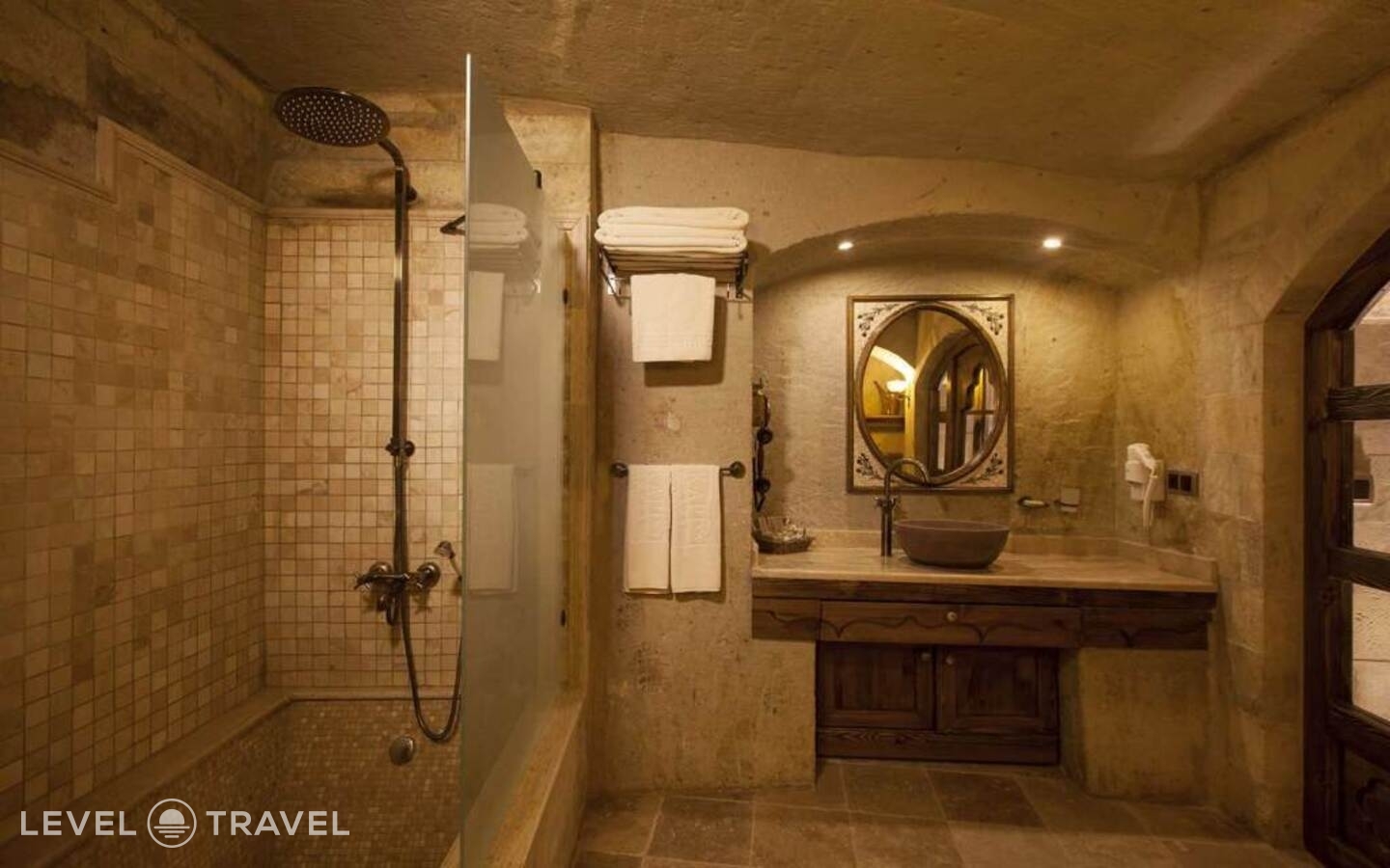фотографии номера Двухместный номер Prime двуспальная кровать отеля Kayakapi Premium Caves Cappadocia Hotel в Турция(Ургюп) - фото №11