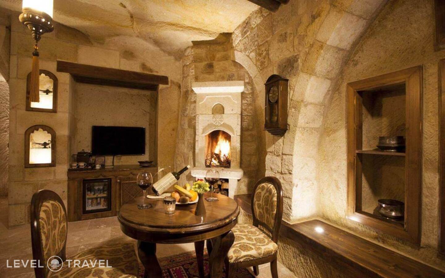 фотографии номера Двухместный люкс Glorious Cave двуспальная кровать отеля Kayakapi Premium Caves Cappadocia Hotel в Турция(Ургюп) - фото №11
