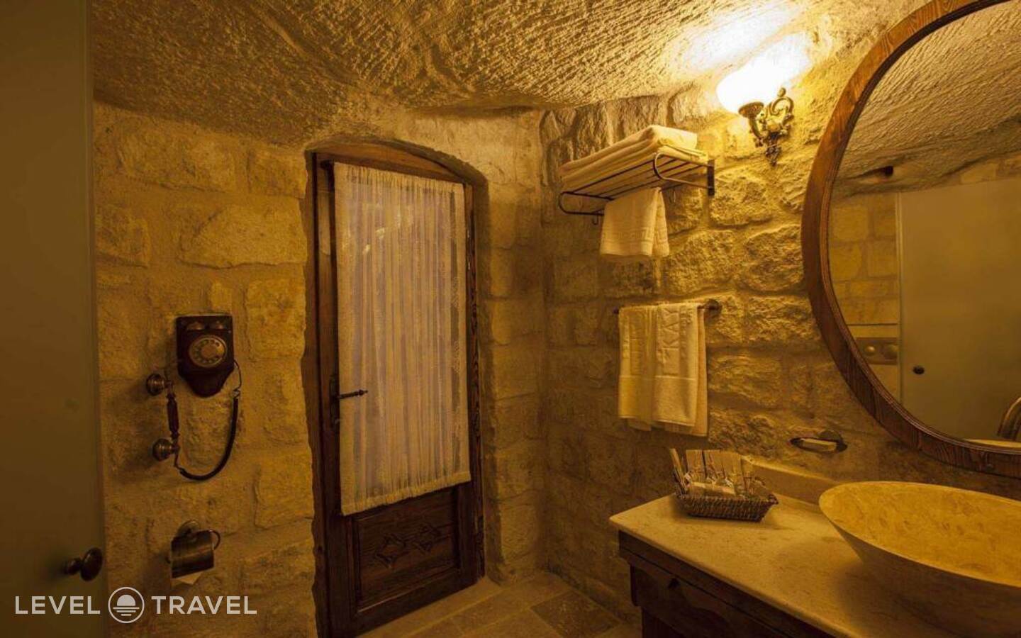фотографии номера Двухместный люкс Glorious Cave двуспальная кровать отеля Kayakapi Premium Caves Cappadocia Hotel в Турция(Ургюп) - фото №8