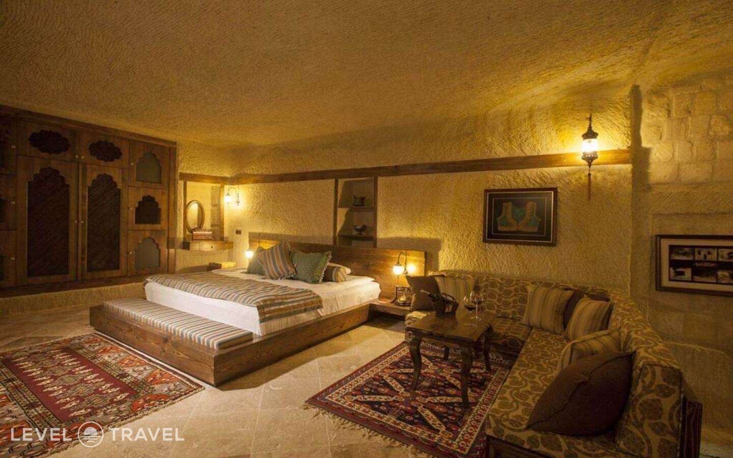 фотографии номера Двухместный люкс Majestic Cave двуспальная кровать отеля Kayakapi Premium Caves Cappadocia Hotel в Турция(Ургюп) - фото №3