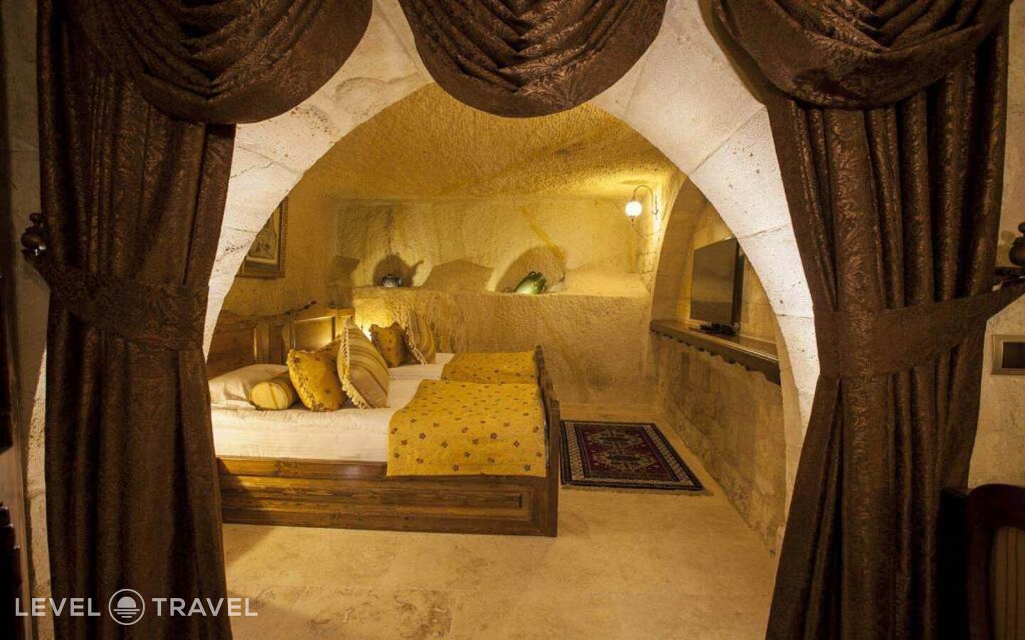 фотографии номера Двухместный люкс Majestic Cave двуспальная кровать отеля Kayakapi Premium Caves Cappadocia Hotel в Турция(Ургюп) - фото №12