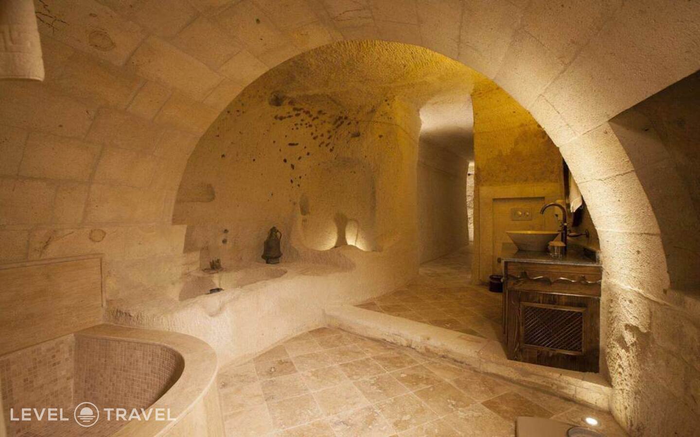фотографии номера Двухместный люкс Majestic Cave двуспальная кровать отеля Kayakapi Premium Caves Cappadocia Hotel в Турция(Ургюп) - фото №18
