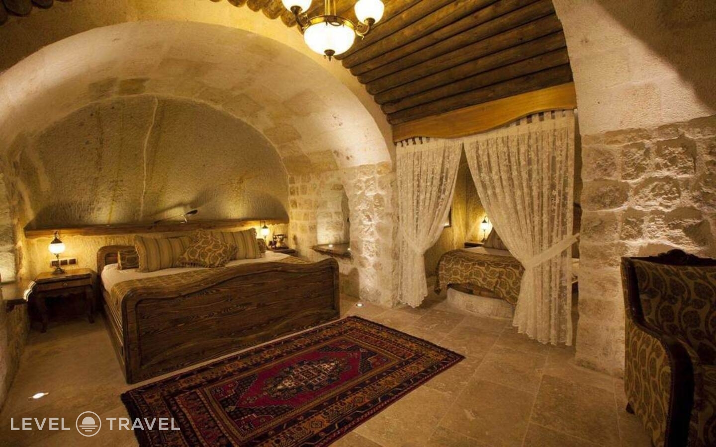 фотографии номера Двухместный люкс Majestic Cave двуспальная кровать отеля Kayakapi Premium Caves Cappadocia Hotel в Турция(Ургюп) - фото №11