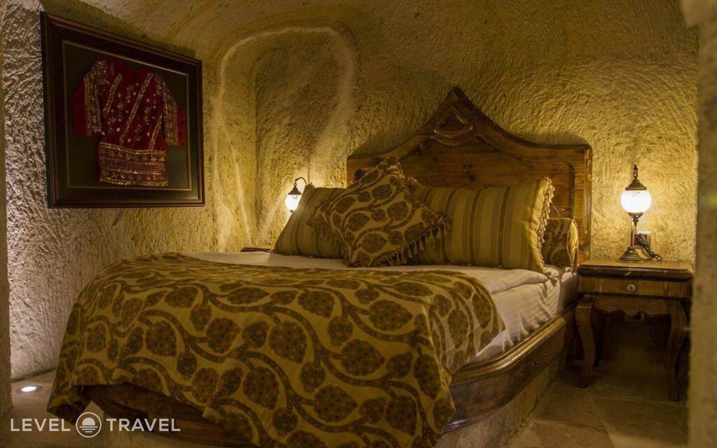 фотографии номера Двухместный люкс Majestic Cave двуспальная кровать отеля Kayakapi Premium Caves Cappadocia Hotel в Турция(Ургюп) - фото №8