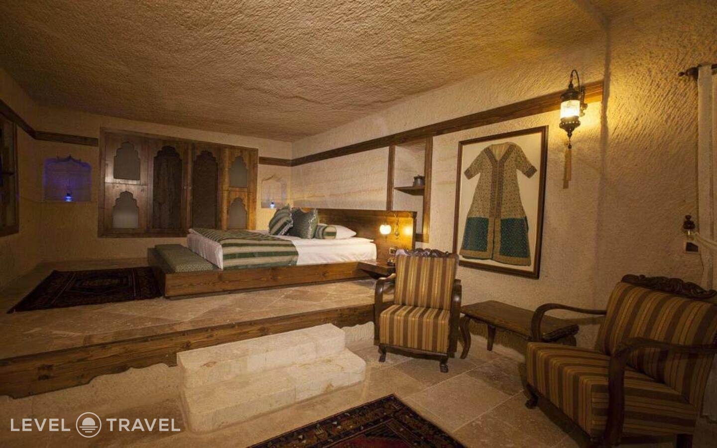 фотографии номера Двухместный люкс Majestic Cave двуспальная кровать отеля Kayakapi Premium Caves Cappadocia Hotel в Турция(Ургюп) - фото №2