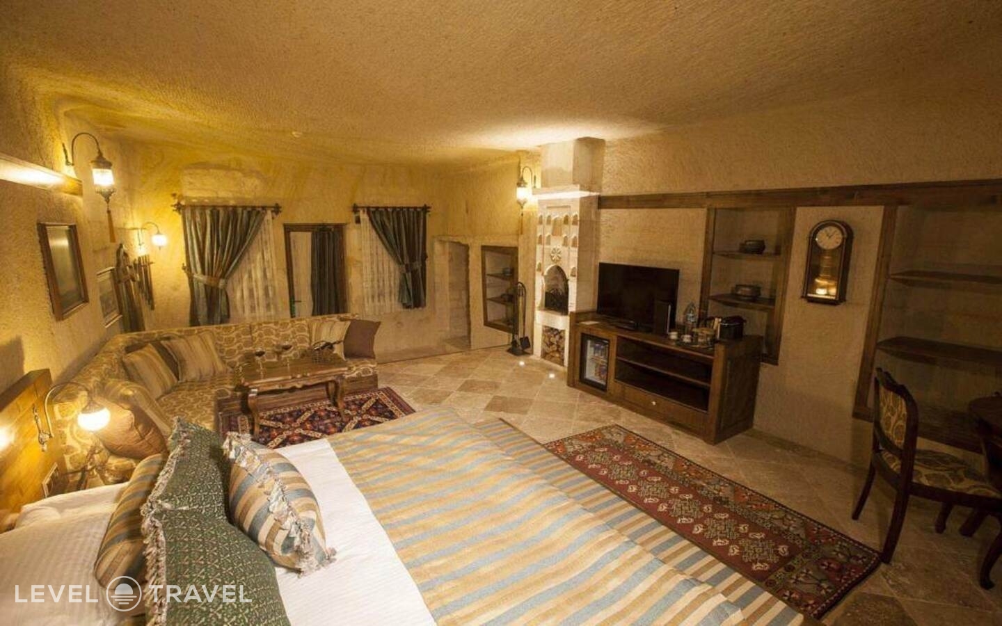фотографии номера Двухместный люкс Majestic Cave двуспальная кровать отеля Kayakapi Premium Caves Cappadocia Hotel в Турция(Ургюп) - фото №9