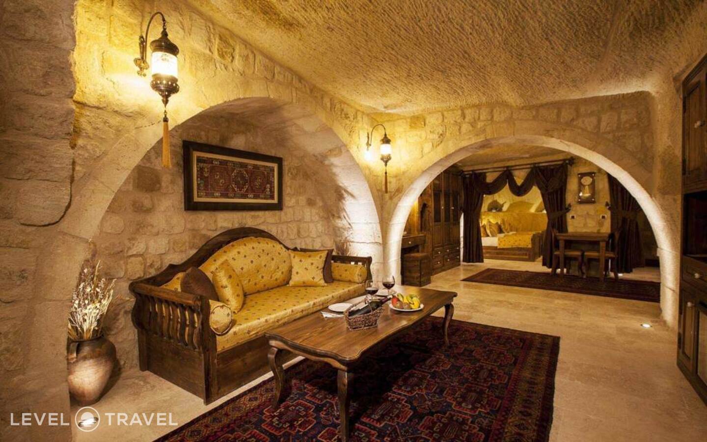 фотографии номера Двухместный люкс Majestic Cave двуспальная кровать отеля Kayakapi Premium Caves Cappadocia Hotel в Турция(Ургюп) - фото №13