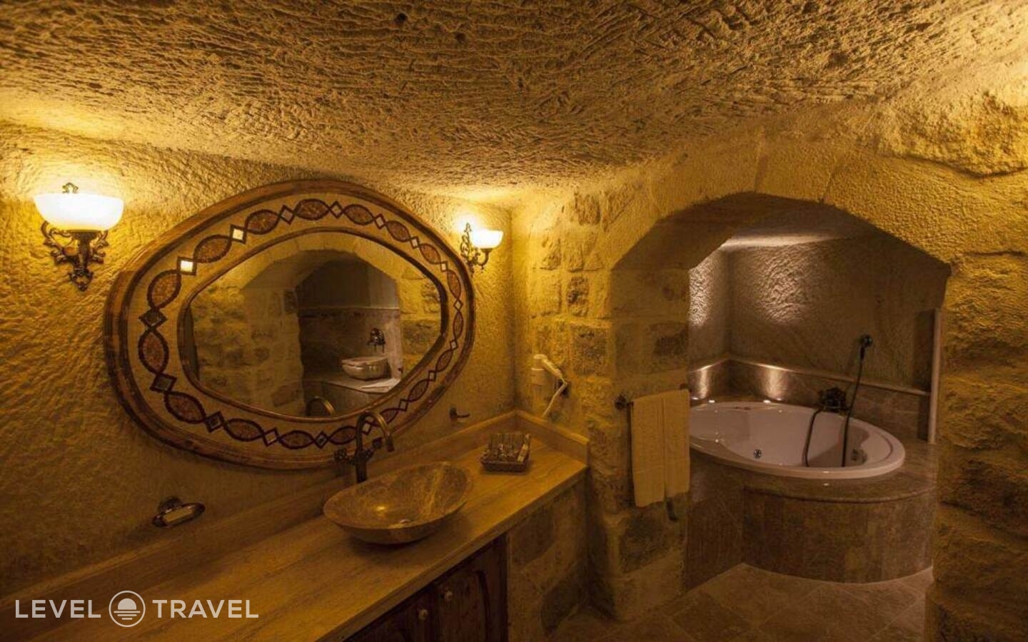 фотографии номера Двухместный люкс Majestic Cave двуспальная кровать отеля Kayakapi Premium Caves Cappadocia Hotel в Турция(Ургюп) - фото №23