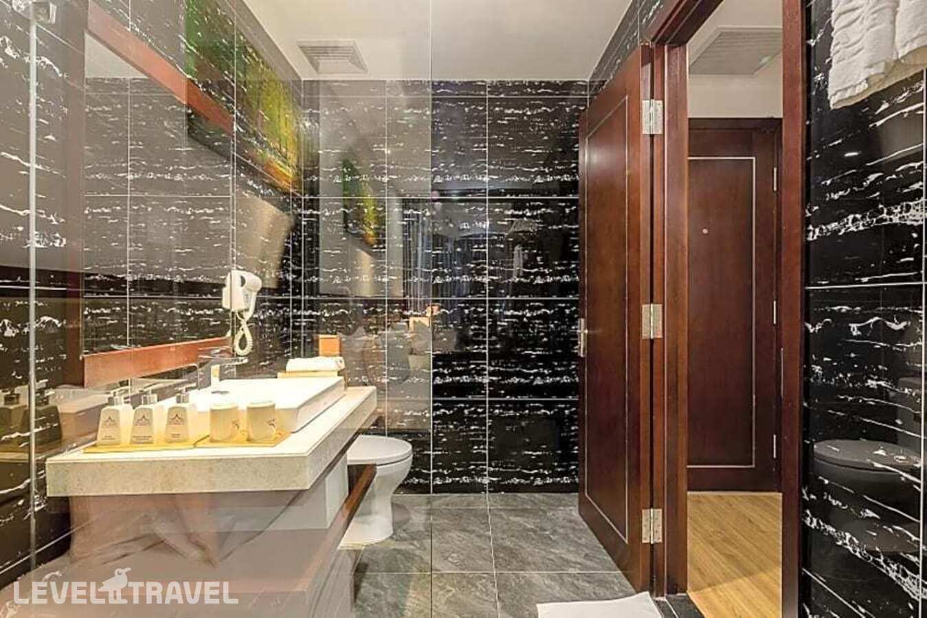 Двухместный люкс с балконом 2 отдельные кровати — фото 7