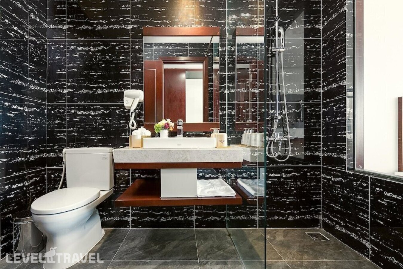 Двухместный люкс с балконом 2 отдельные кровати — фото 8