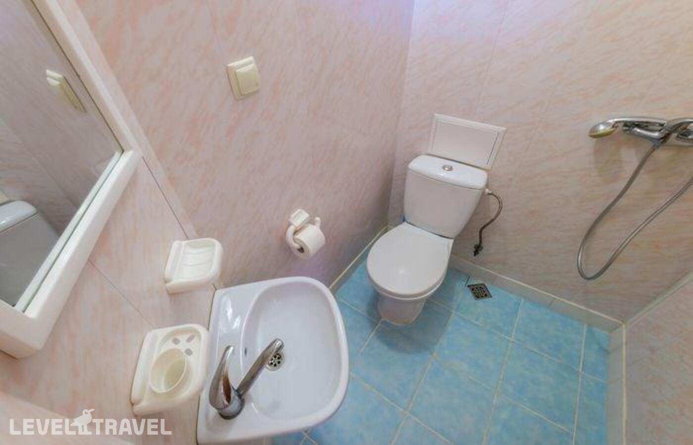 фотографии номера Трехместный экономичный отеля Камаполь в Россия(Феодосия) - фото №6