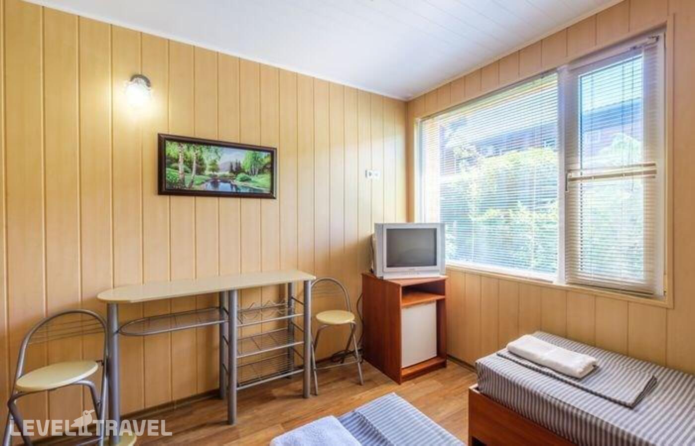 фотографии номера Трехместный экономичный отеля Камаполь в Россия(Феодосия) - фото №4