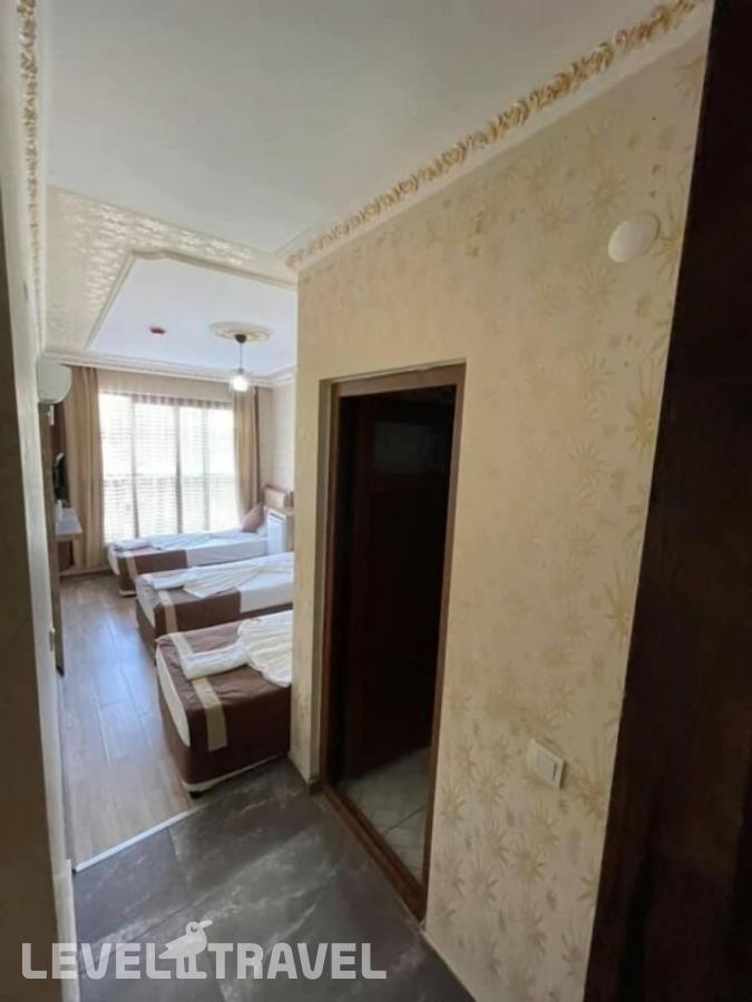 фотографии номера Трёхместный номер отеля Ozgur Hotel в Турция(Анталья - Центр) - фото №5