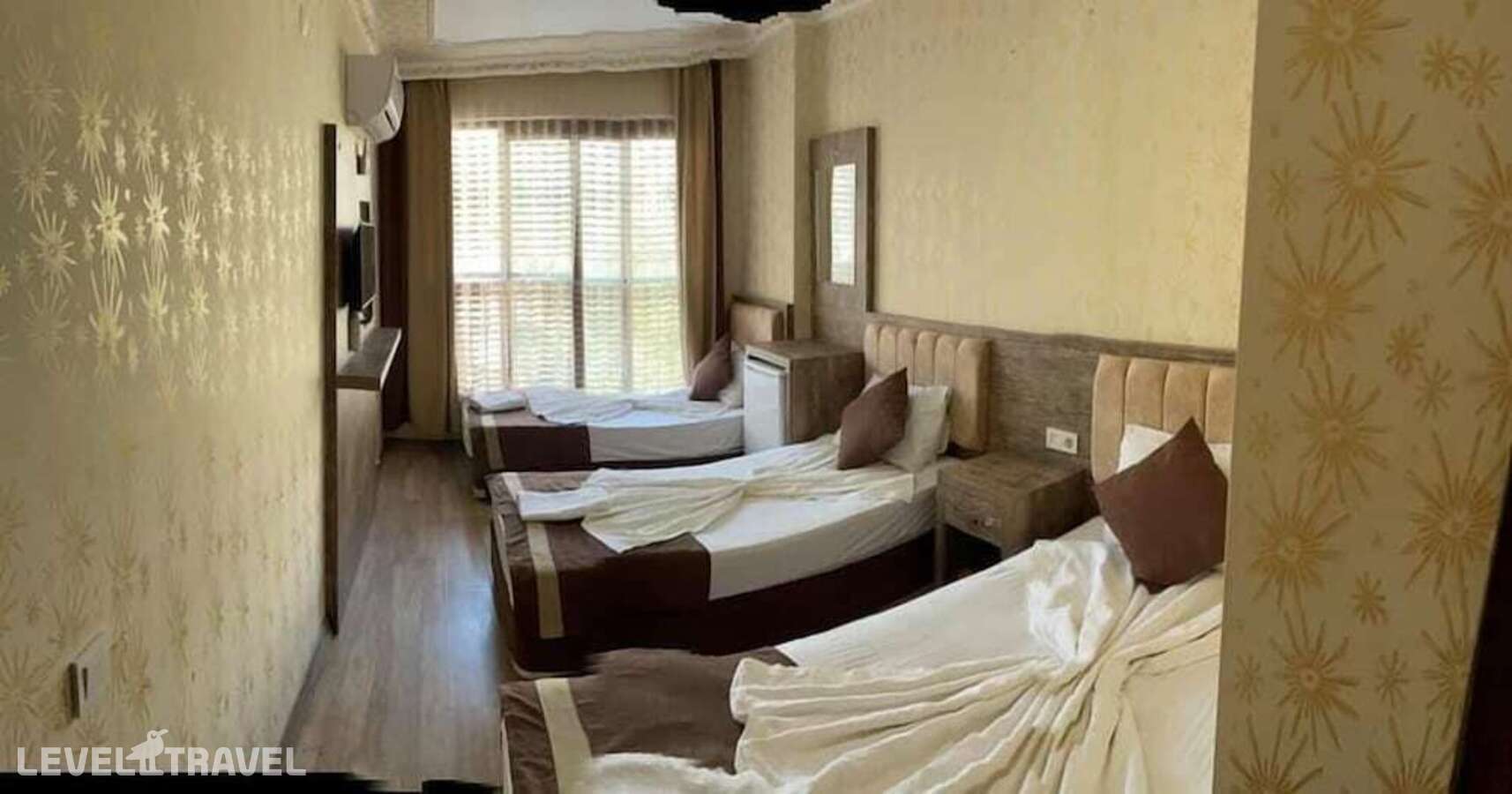 фотографии номера Трёхместный номер отеля Ozgur Hotel в Турция(Анталья - Центр) - фото №4