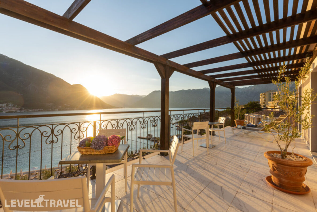 фотографии номера Люкс с видом на море (3 спальни) отеля Huma Kotor Bay (Ex.Allure Palazzi Kotor Bay) в Черногория(Котор) - фото №1