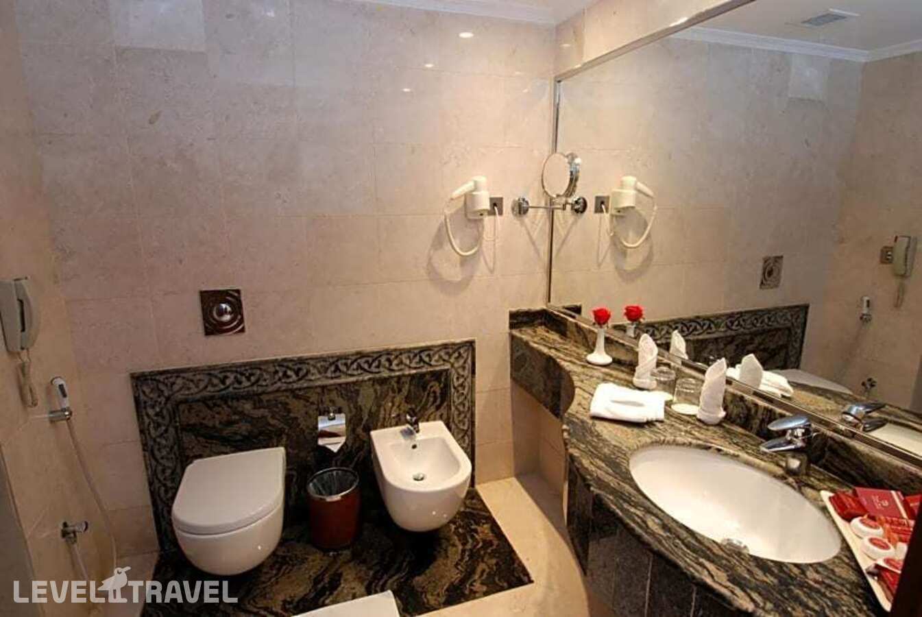 фотографии номера Четырёхместный номер отеля Maden Hotel в Саудовская Аравия(Медина) - фото №6