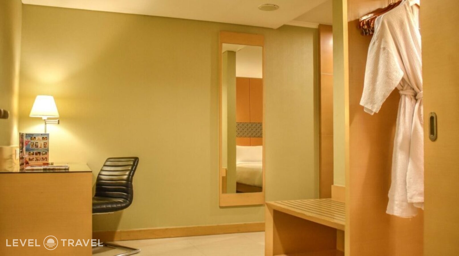 фотографии номера Делюкс отеля All Sedayu Hotel Kelapa Gading - Chse Certified в Индонезия(Джакарта) - фото №9