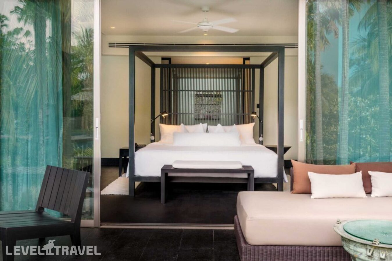 фотографии номера Двухместный Palm люкс двуспальная кровать отеля Twinpalms Phuket в Таиланд(Сурин Бич) - фото №1