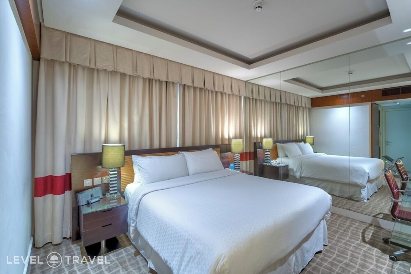 фотографии номера Люкс президентский отеля Majestic Premier Hotel (Ex. Four Points By Sheraton Bur Dubai) в ОАЭ(Бар Дубай) - фото №1