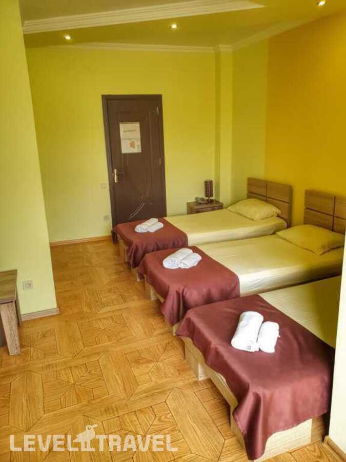 фотографии номера Трехместный с балконом отеля Porto Franco Hotel в Грузия(Батуми) - фото №3