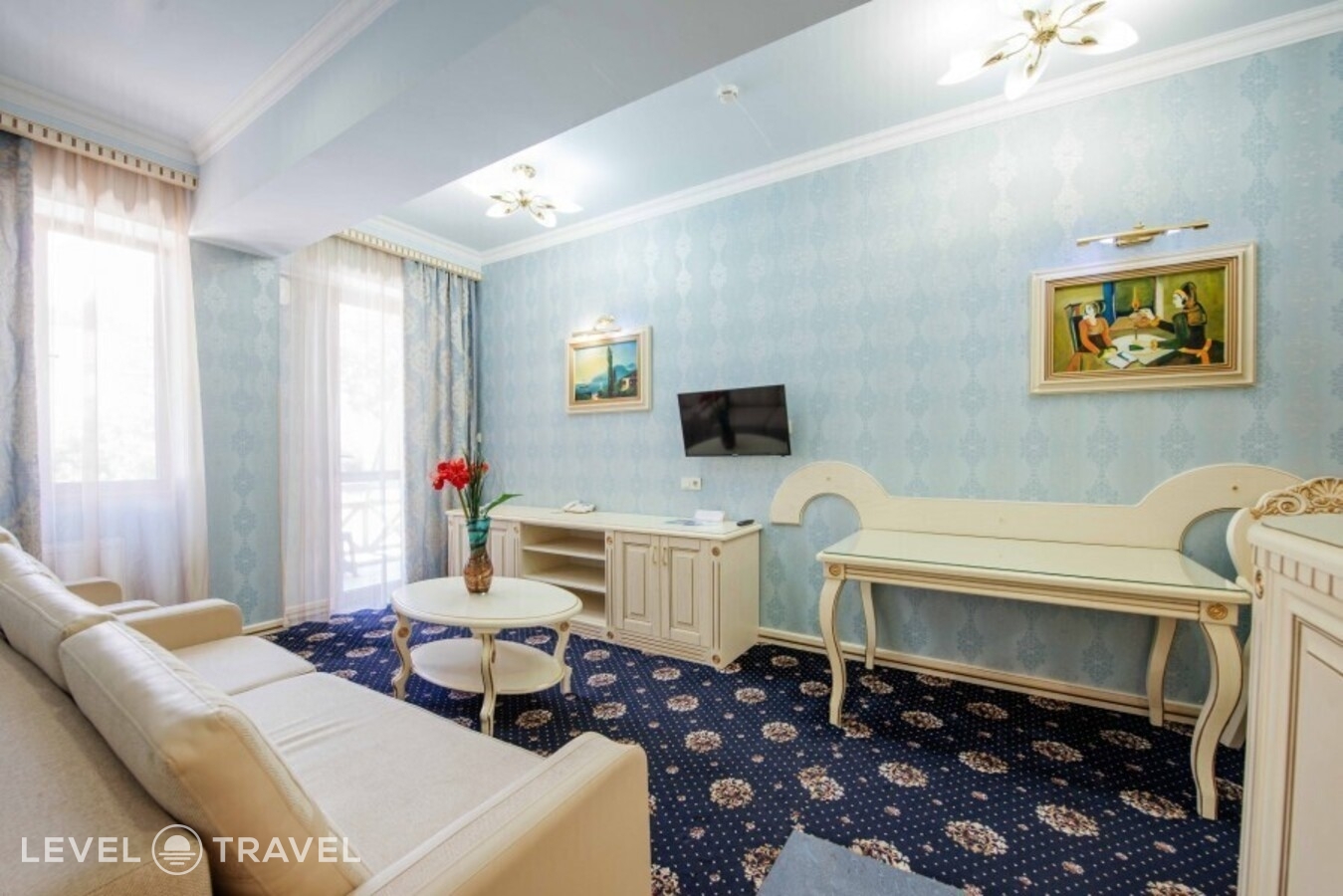 фотографии номера Трёхместные апартаменты люкс с 2 комнатами отеля Дельфин в Россия(Лазаревское) - фото №5