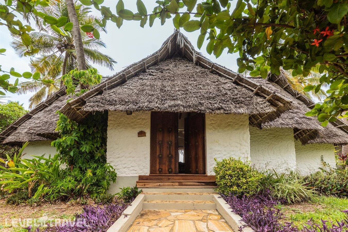 фотографии номера Вилла отеля Karafuu Hotel Beach Resort в Танзания(Пингве Бич) - фото №1