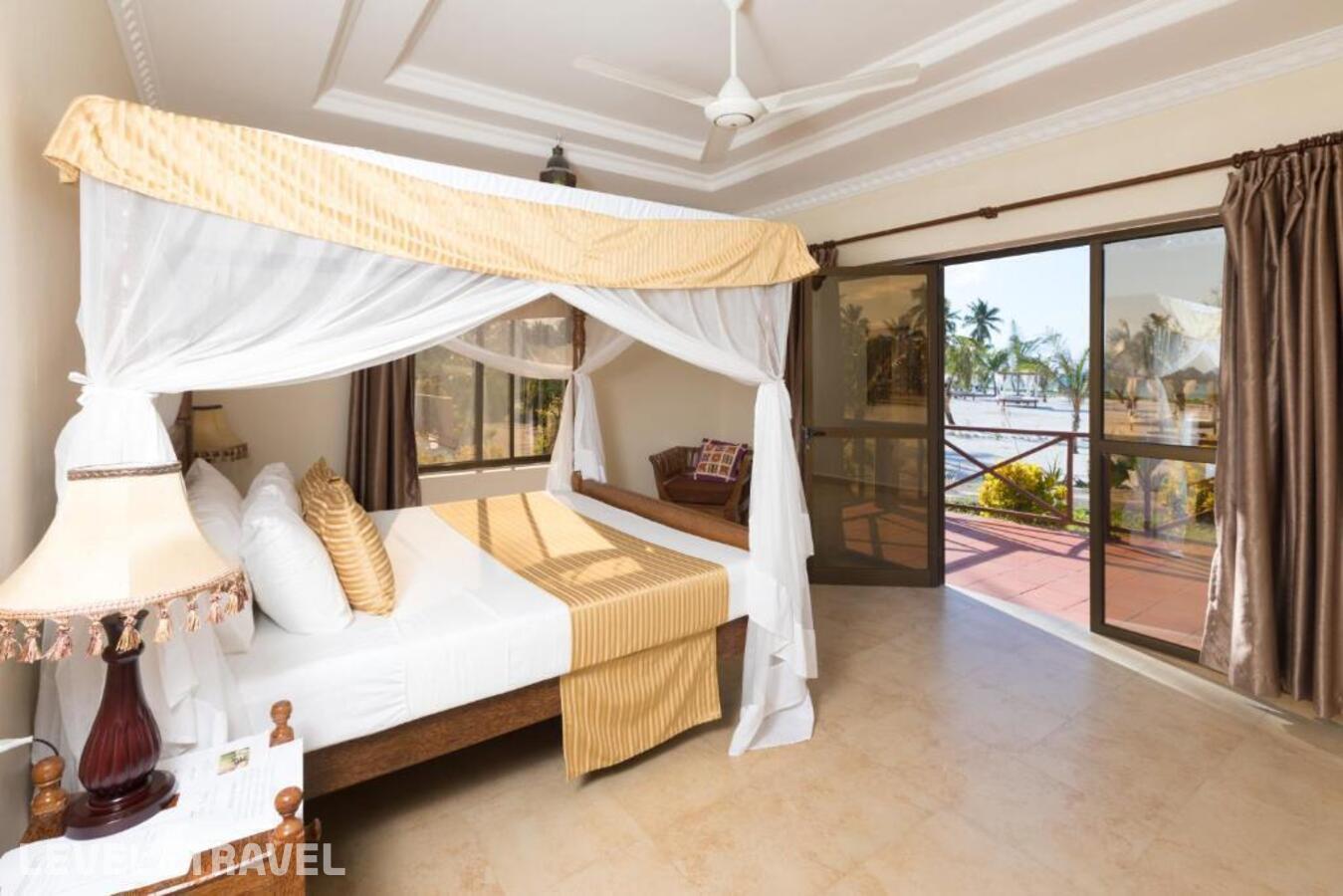 фотографии номера Вилла с видом на море отеля The Sands Beach Resort в Танзания(Донгве Бич) - фото №1