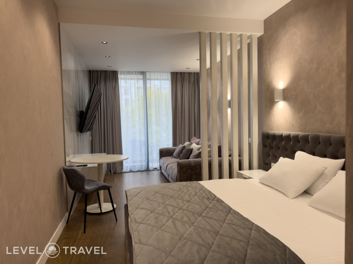 фотографии номера Делюкс с балконом отеля Апарт-Отель Монтевиль by Adamand Resort в Россия(Сочи - Центр) - фото №2
