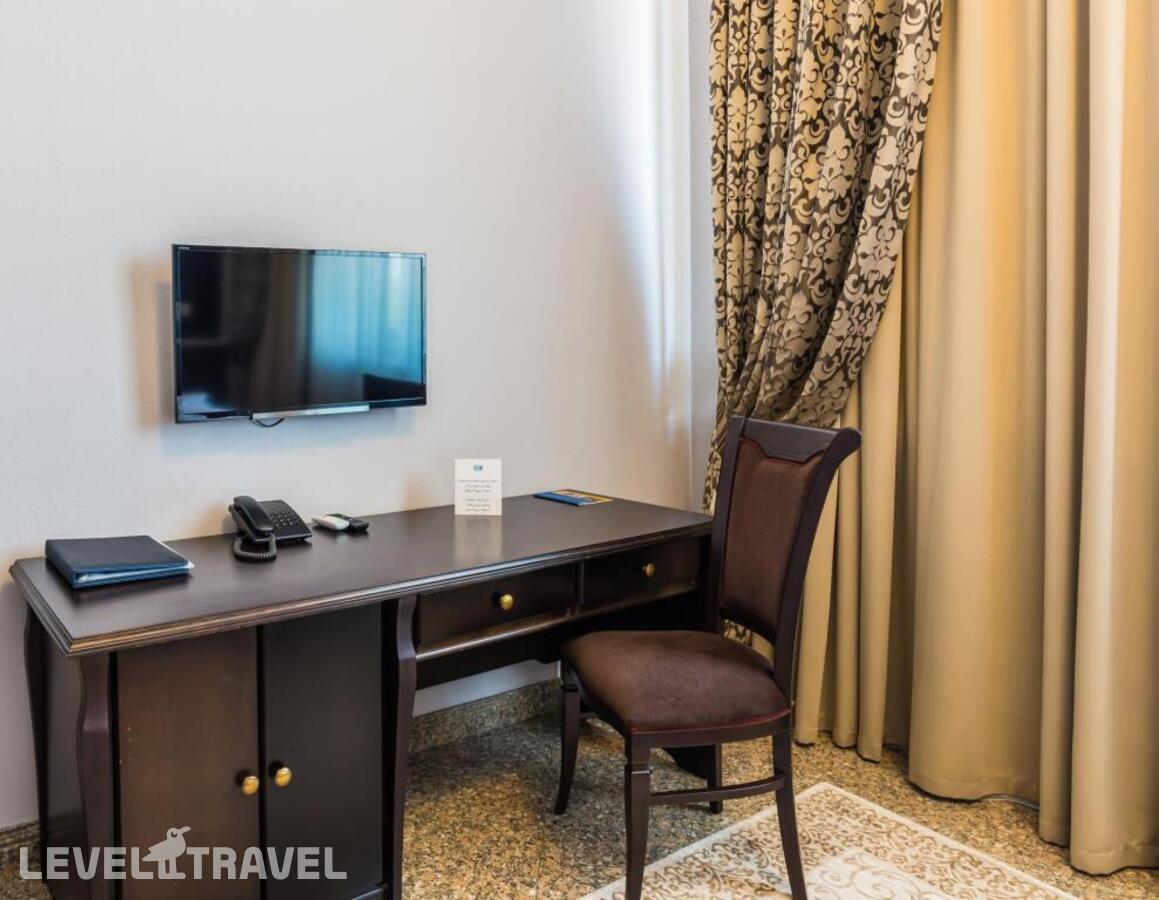 фотографии номера Стандартный (двуспальная кровать) отеля Royal Park Hotel в Казахстан(Алматы) - фото №2