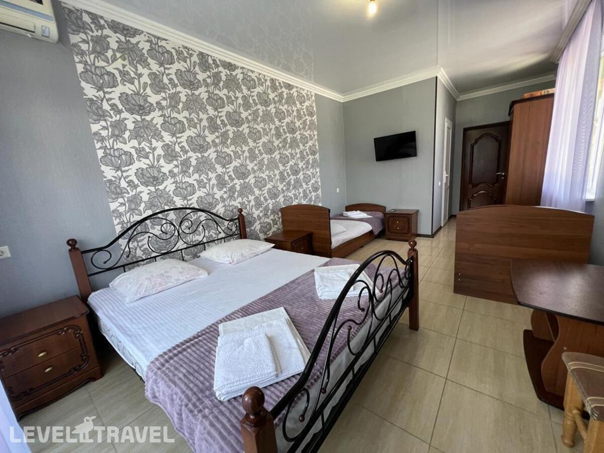 фотографии номера Стандартный с балконом отеля Гостевой дом Ангел в Россия(Лазаревское) - фото №2