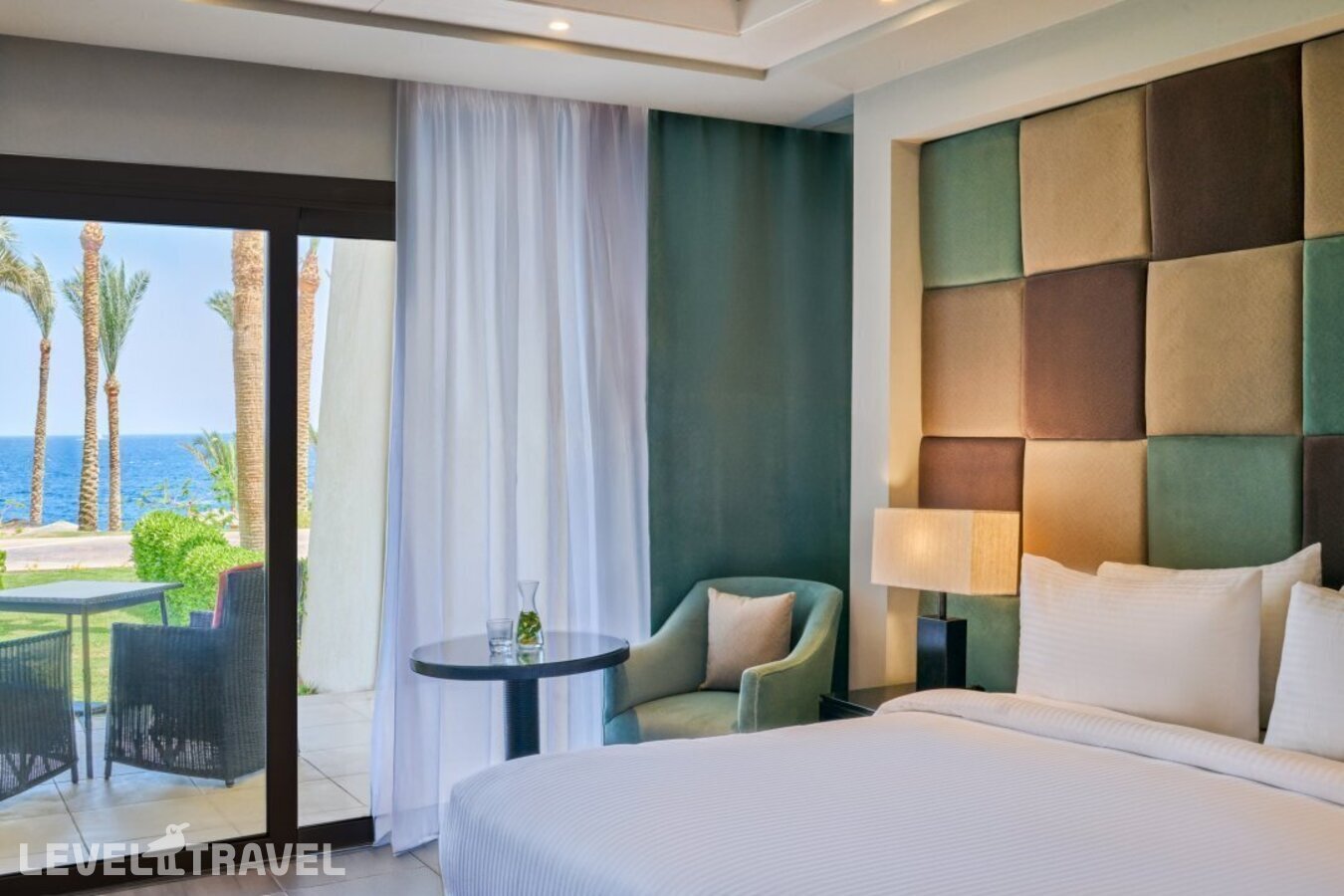 фотографии номера Люкс seafront отеля Grand Rotana Resort & Spa в Египет(Шаркс Бэй) - фото №2