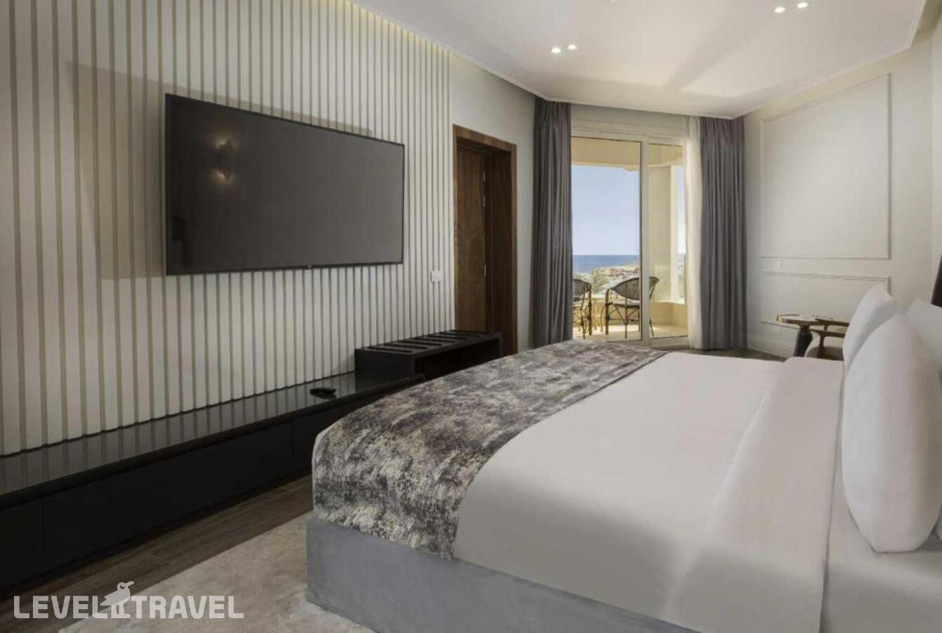 фотографии номера Представительский люкс отеля V Hotel - Sharm El Sheikh (Ex. Pyramisa Beach Resort) в Египет(Шаркс Бэй) - фото №1