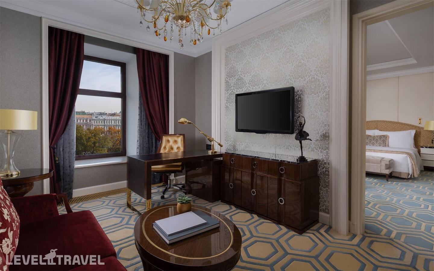 фотографии номера Номер люкс St. Regis отеля The St. Regis Moscow Nikolskaya Hotel в Россия(Центральный административный округ (ЦАО)) - фото №5