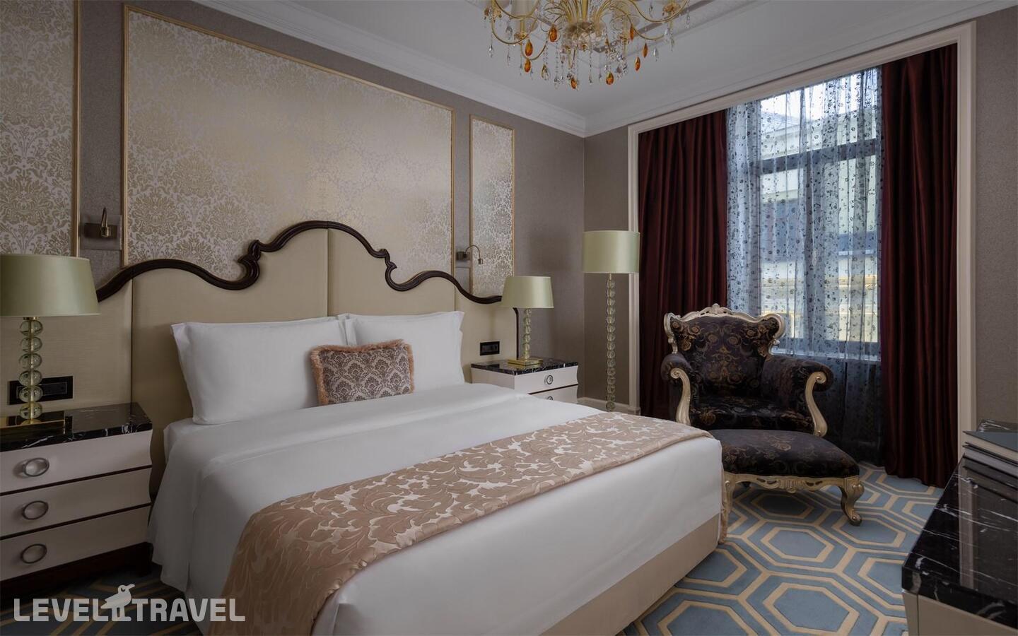 фотографии номера Номер люкс St. Regis отеля The St. Regis Moscow Nikolskaya Hotel в Россия(Центральный административный округ (ЦАО)) - фото №4