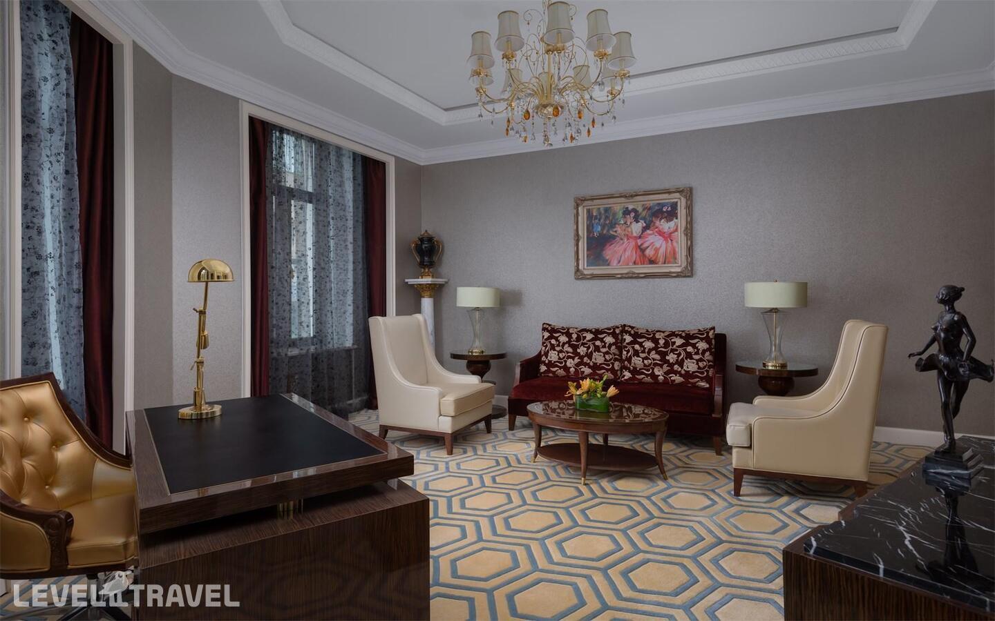 фотографии номера Номер люкс Astor отеля The St. Regis Moscow Nikolskaya Hotel в Россия(Центральный административный округ (ЦАО)) - фото №3