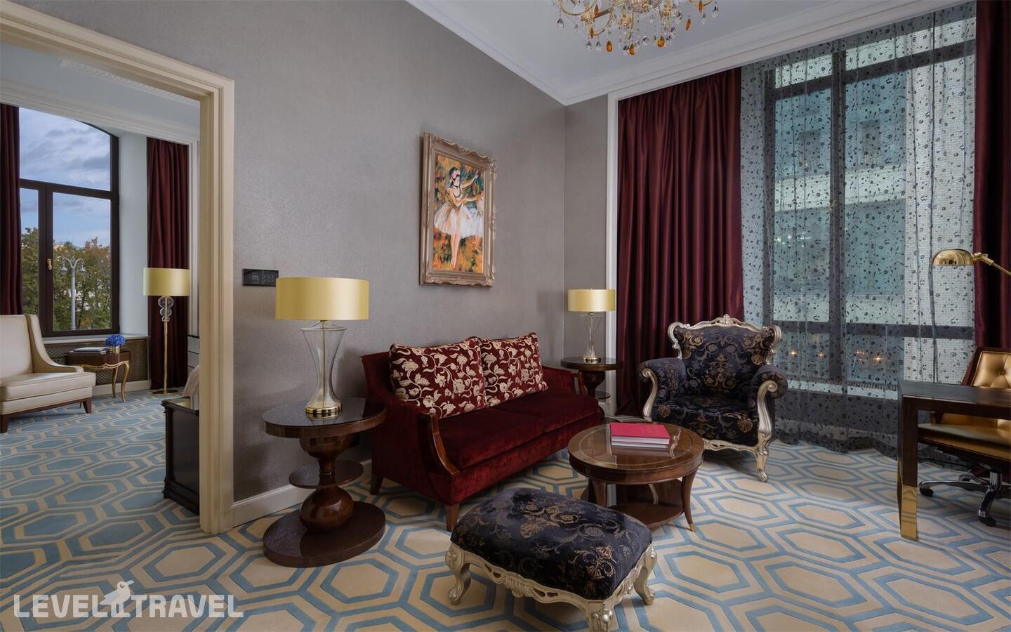 фотографии номера Номер люкс Astor отеля The St. Regis Moscow Nikolskaya Hotel в Россия(Центральный административный округ (ЦАО)) - фото №5