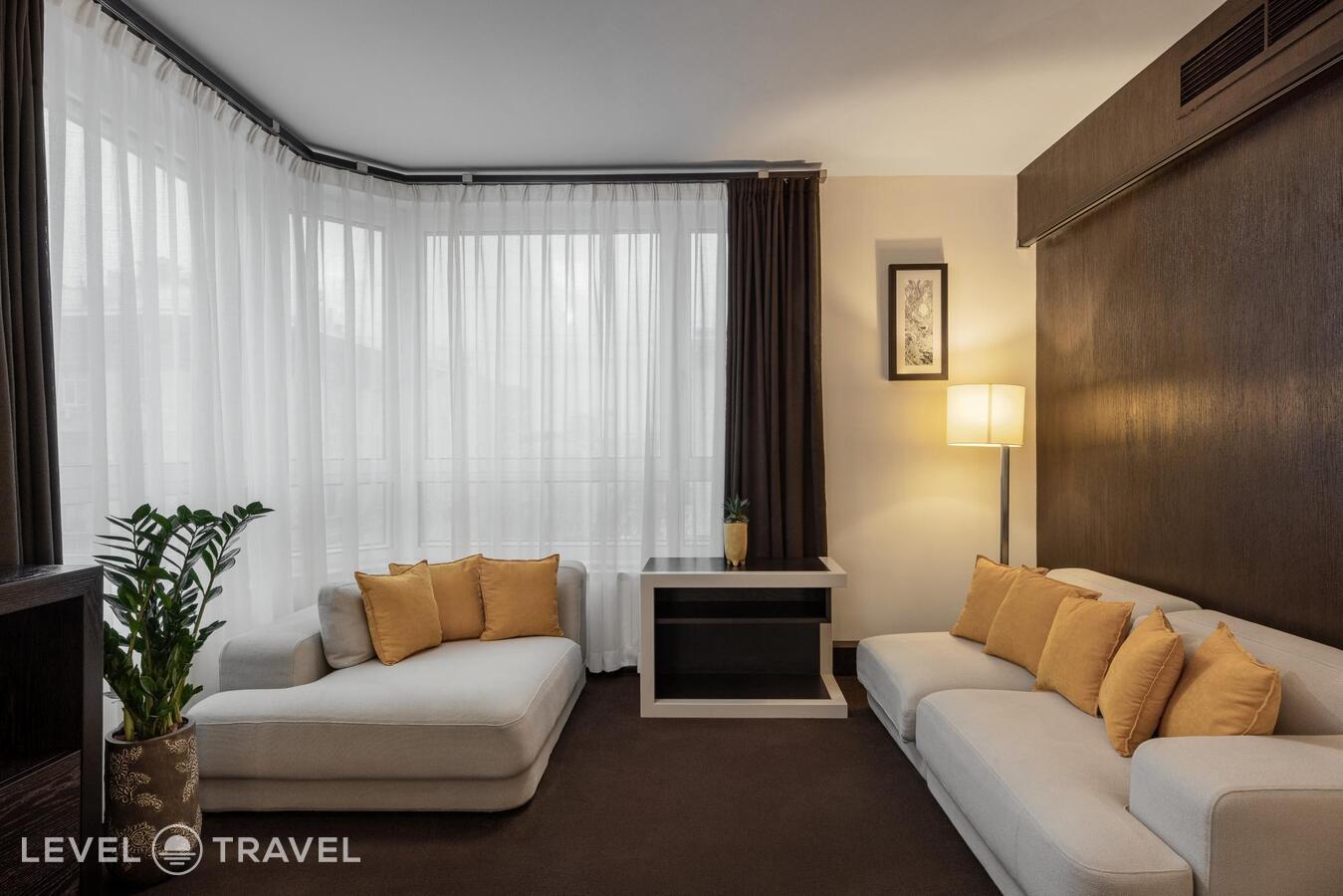 фотографии номера Люкс президентский отеля Safmar Palace (Ex. Sheraton Palace Hotel Moscow) в Россия(Центральный административный округ (ЦАО)) - фото №7
